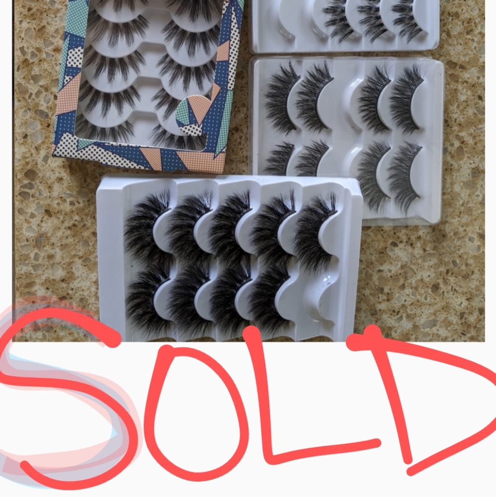 False eyelashes